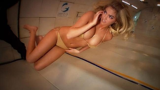 Kate Upton Berfoto di Ruang Nol Gravitasi! &#91;50 Tahun Sports Ilustrated&#93;