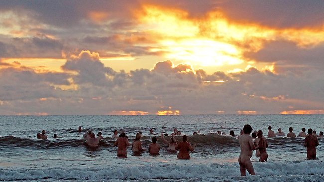 Pantai-Pantai Yang Melegalkan Berenang Bugil