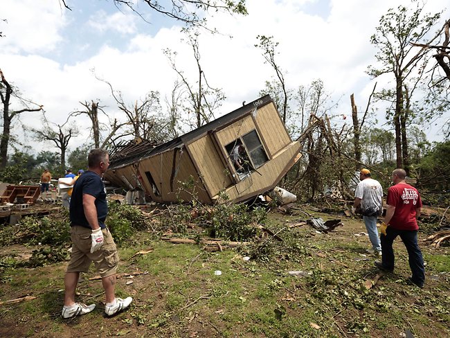 Foto-Foto Negeri Paman Sam Porak Poranda Akibat Angin Tornado