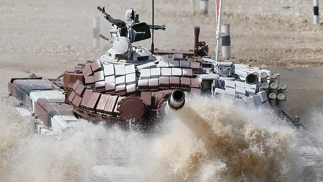 (Balap Tank) Unjuk Gigi Kemampuan Militer dalam Tank Biathlon 2014