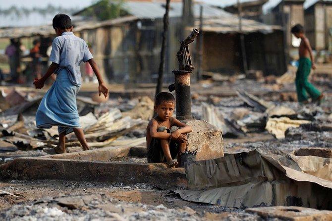 Foto-Foto Satelit Ini Jadi Saksi Kehancuran Desa Muslim Rohingya