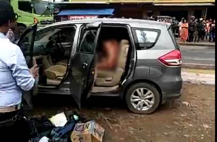 ditangkap-telanjang-dan-berpelukan-di-mobil-dua-pria-ini-divonis-8-tahun