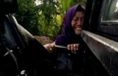 beredar-video-wanita-kesurupan-tahan-korban-kecelakaan-ini-tumbalku-jangan-kamu-bawa