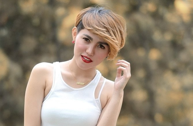 Mahkota Hilang Saat Lulus SMA Presenter Ini Paling Hot dgn Brondong Servisnya Itu Loh