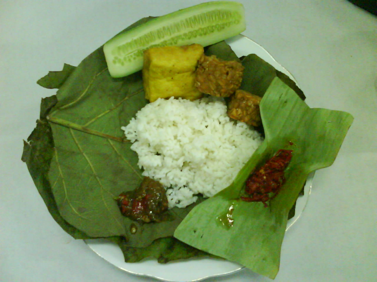 {serba 13} ====13 kegunaan daun di INDONESIA====