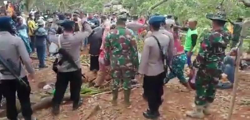 Viral Bos PT GKP Perintahkan Aparat Borgol dan Seret Warga Penolak Tambang