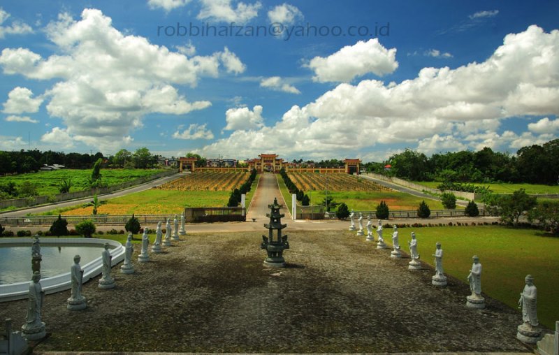 Vihara Terbesar di Asia Tenggara, Wisata Murah - Meriah di Bintan