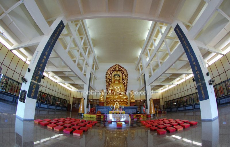 Vihara Terbesar di Asia Tenggara, Wisata Murah - Meriah di Bintan