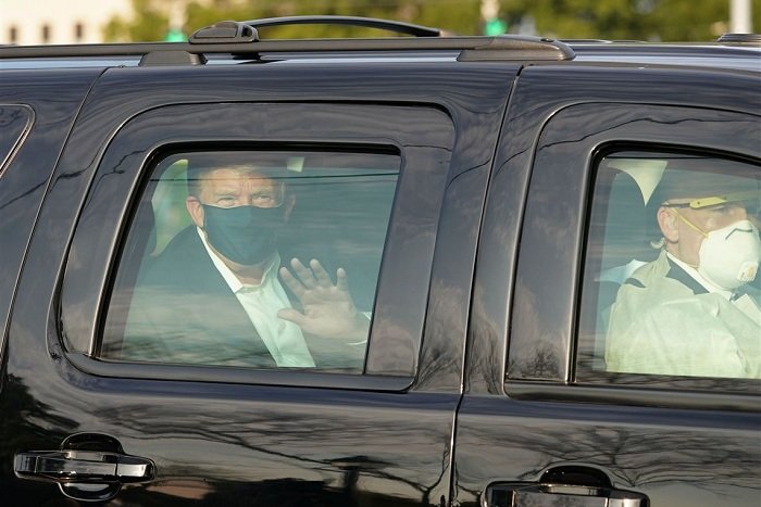 dikritik-aksi-trump-tinggalkan-rs-untuk-sapa-pendukungnya