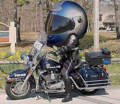 Apa alasan agan naek motor gak pake helm??