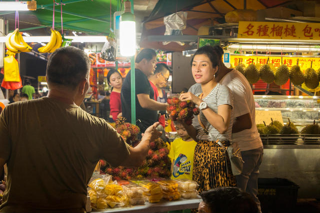 Surga Jajanan Kaki Lima Yang Meriah di Jalan Alor Malaysia