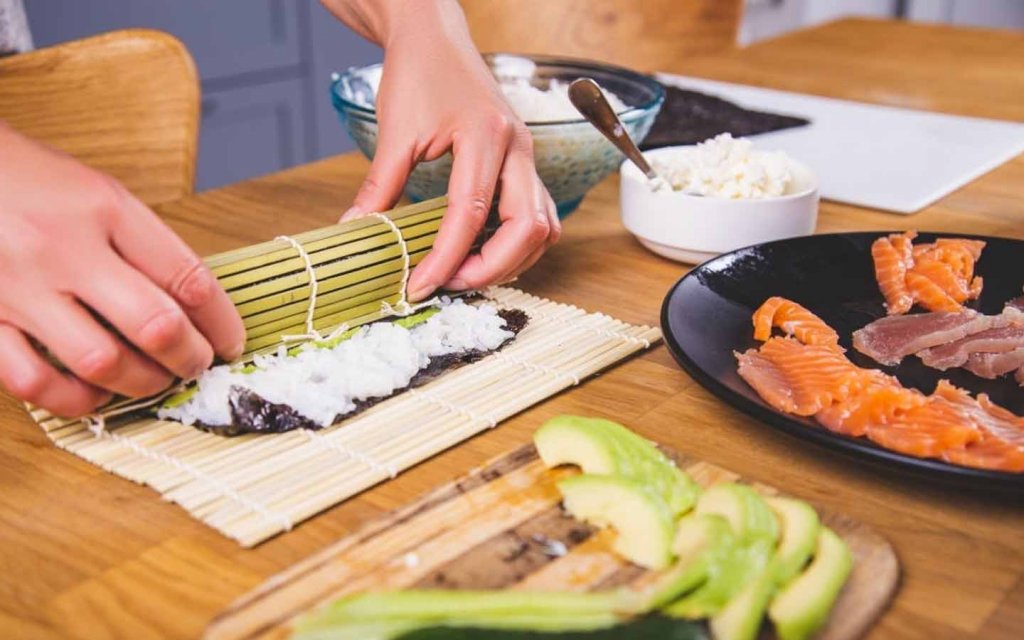 Mengenal Sushi, Makanan Jepang Paling Populer Yang Aslinya Dari China