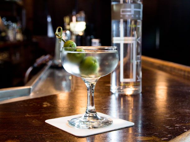 AYO MEN! KITA INTIP LEBIH DALAM MINUMAN COCKTAIL DAN JENISNYA