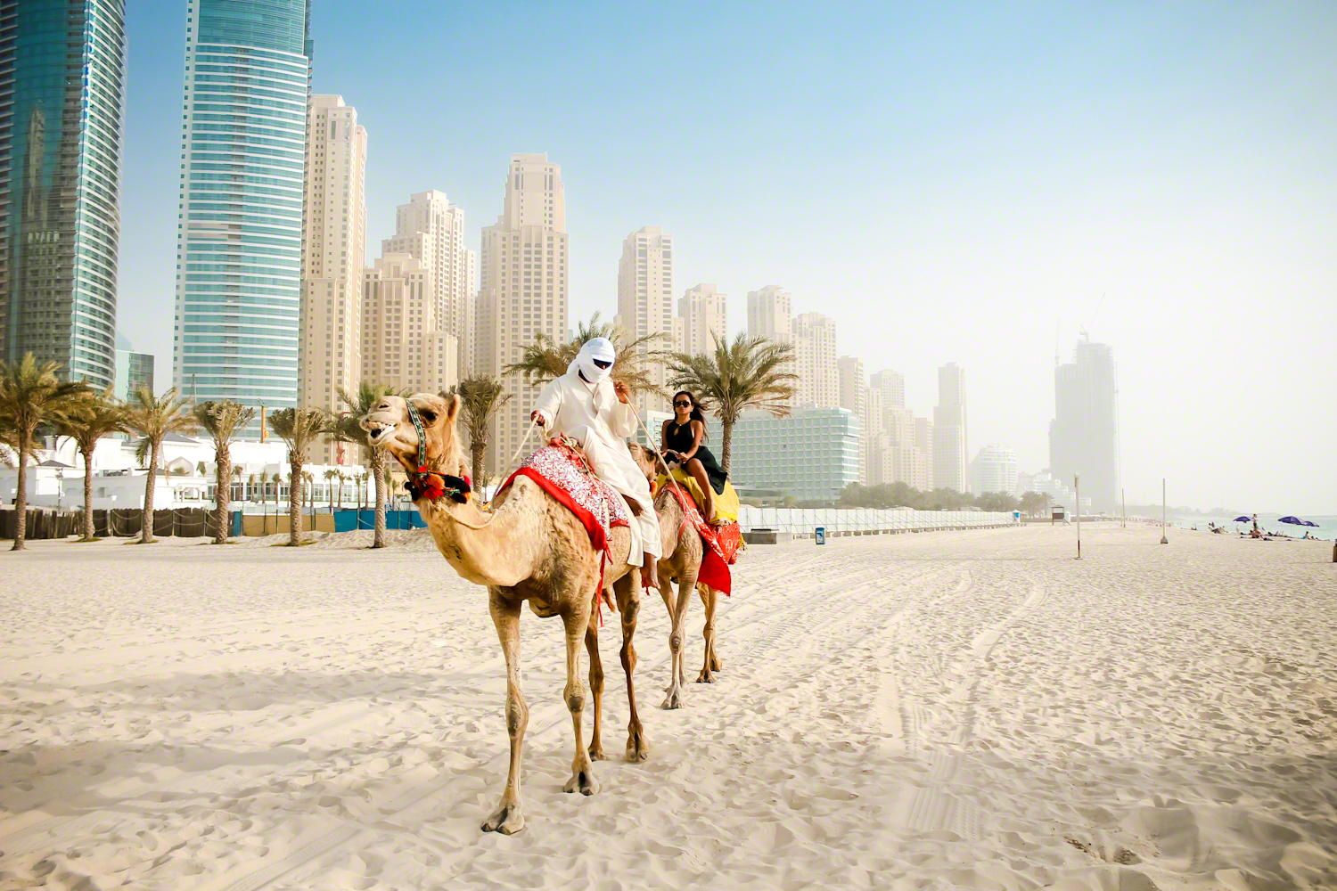 6 Hal yang Mungkin Cuma Ada di Pantai-Pantai Dubai