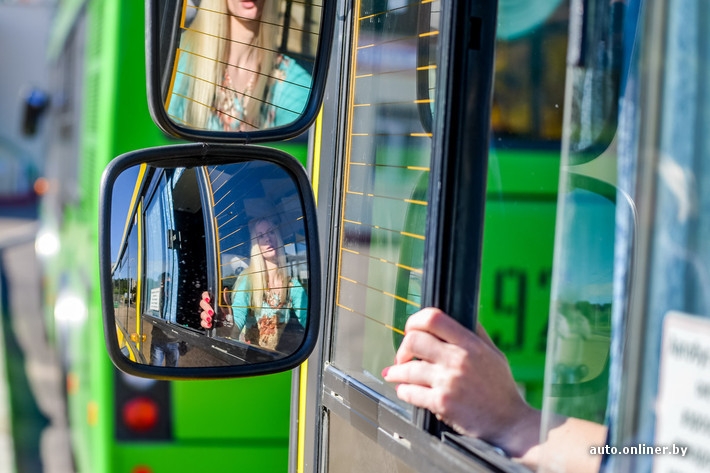Wanita cantik ini bekerja sebagai sopir bus