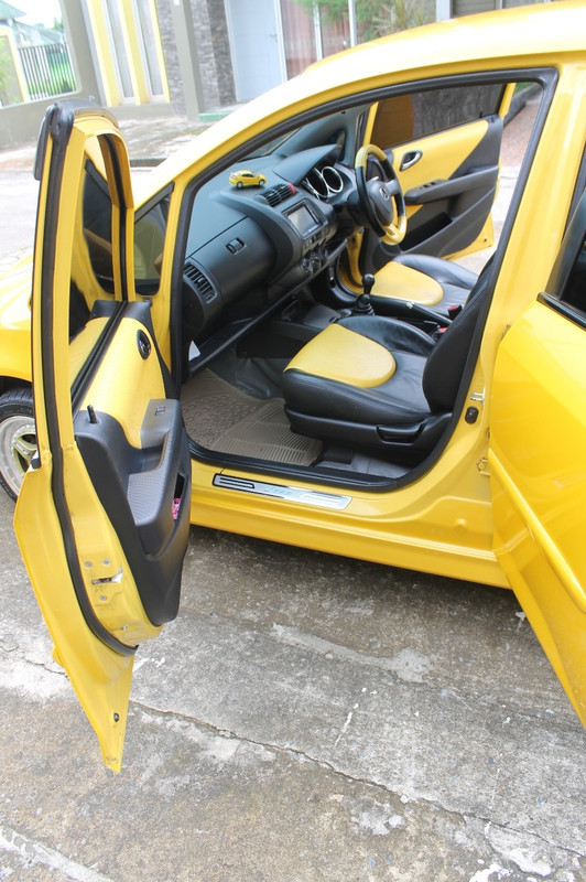 Over Credit Honda Jazz Vtec 2005 MT Limited Edition "Kuning" --> Khusus Pemakai