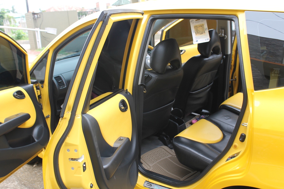 Over Credit Honda Jazz Vtec 2005 MT Limited Edition "Kuning" --> Khusus Pemakai