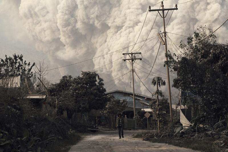 Foto-foto Letusan Terbaru Gunung Sinabung Kemarin. Superb gan.