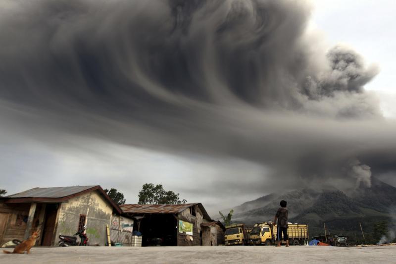 Foto-foto Letusan Terbaru Gunung Sinabung Kemarin. Superb gan.