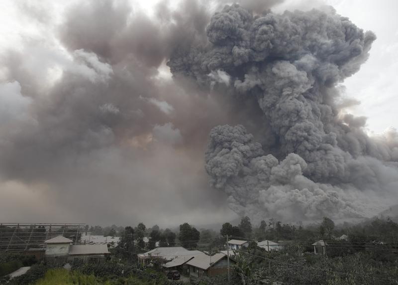 Foto-foto Letusan Terbaru Gunung Sinabung Kemarin. Superb gan.