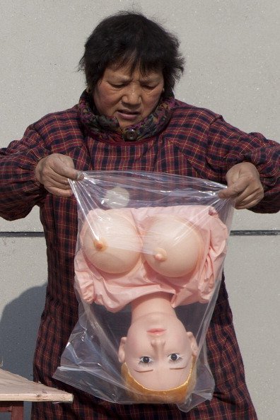 (Foto) Melihat Pabrik Pembuat Sex Dolls Di China!!!