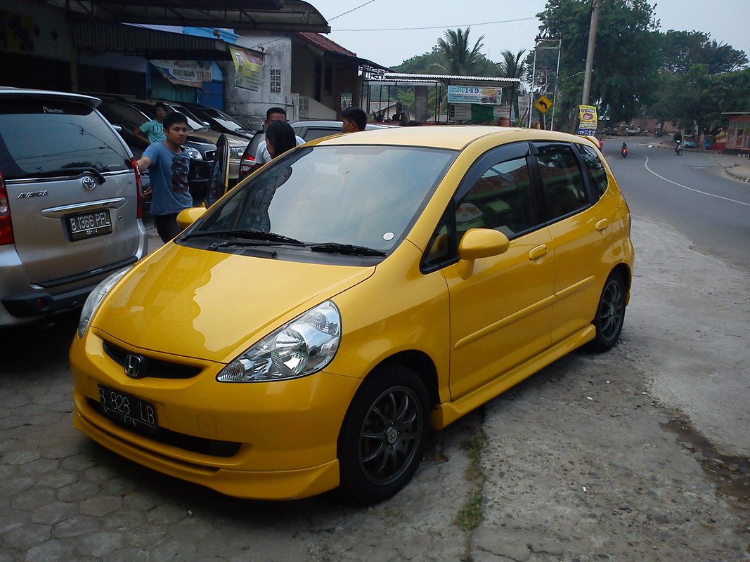 Over Credit Honda Jazz Vtec 2005 MT Limited Edition "Kuning" --> Khusus Pemakai