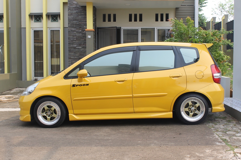 Over Credit Honda Jazz Vtec 2005 MT Limited Edition "Kuning" --> Khusus Pemakai