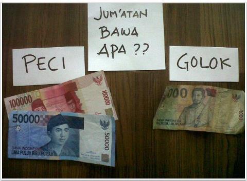 Jon,ente kalau Sholat Jumat seringnya bawa Golok atau Peci jon??