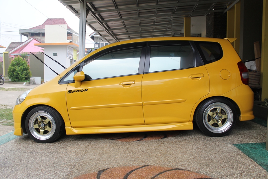 Over Credit Honda Jazz Vtec 2005 MT Limited Edition "Kuning" --> Khusus Pemakai