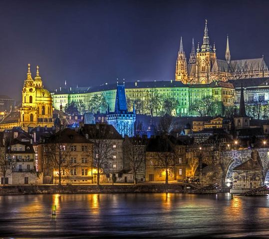Indahnya Praha , kota seratus menara