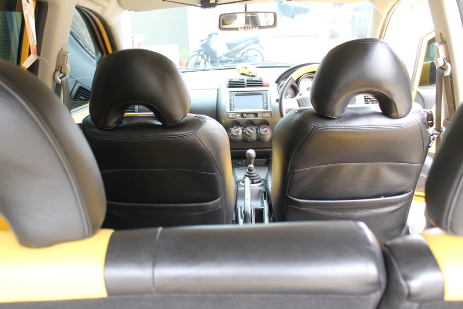 Over Credit Honda Jazz Vtec 2005 MT Limited Edition "Kuning" --> Khusus Pemakai