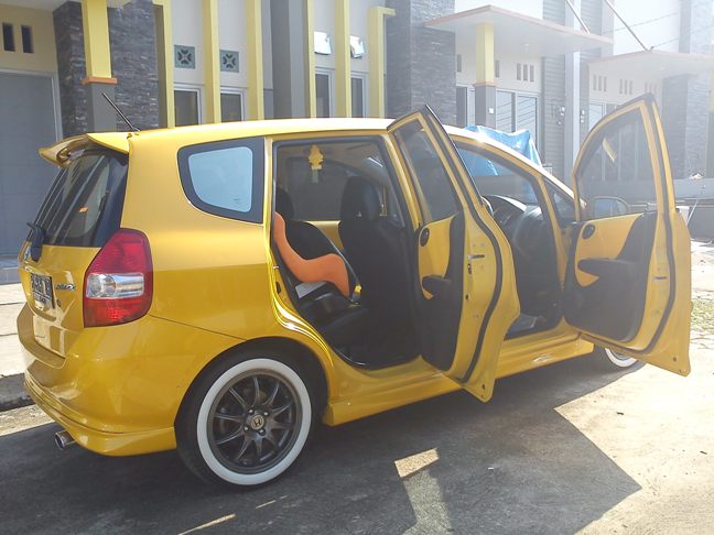 Over Credit Honda Jazz Vtec 2005 MT Limited Edition "Kuning" --> Khusus Pemakai