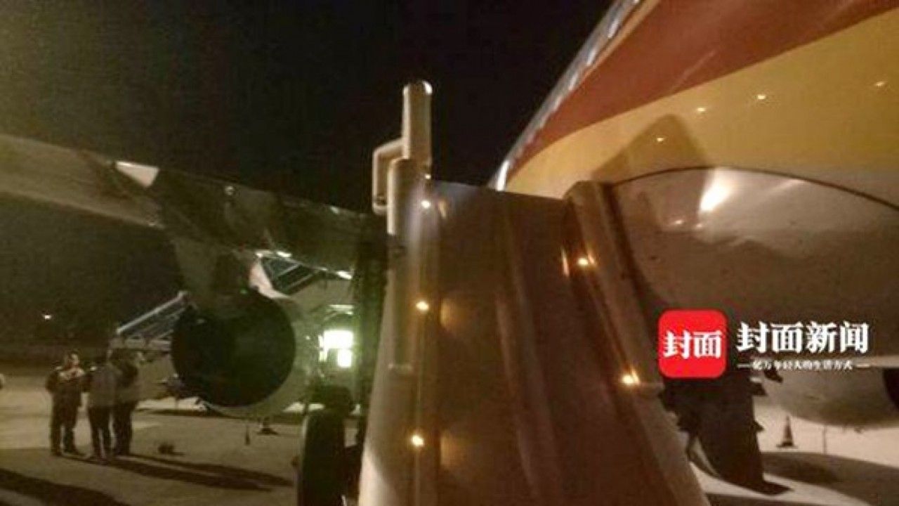 Chinese passenger pulls open escape hatch to get some fresh air while waiting