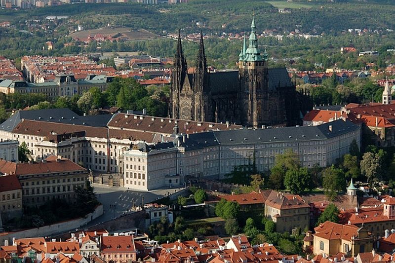 Indahnya Praha , kota seratus menara