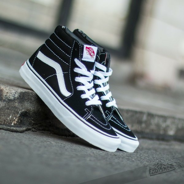 Tampil Kasual Ditemani dengan 5 Model Sepatu Vans yang Keren Banget!