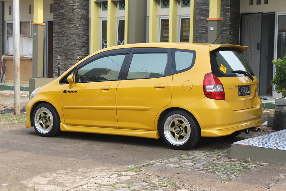 Over Credit Honda Jazz Vtec 2005 MT Limited Edition "Kuning" --> Khusus Pemakai