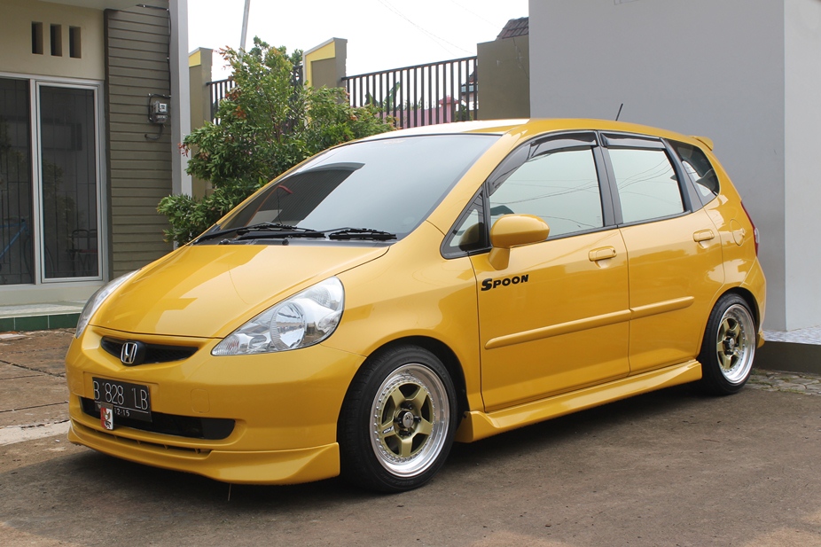 Over Credit Honda Jazz Vtec 2005 MT Limited Edition "Kuning" --> Khusus Pemakai