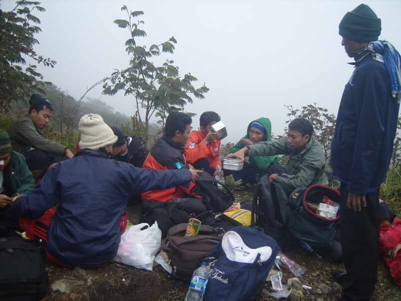 &#91;CatPer&#93; Share Cerita Pertama Kalinya Mendaki : Gunung Lawu Januari 2011