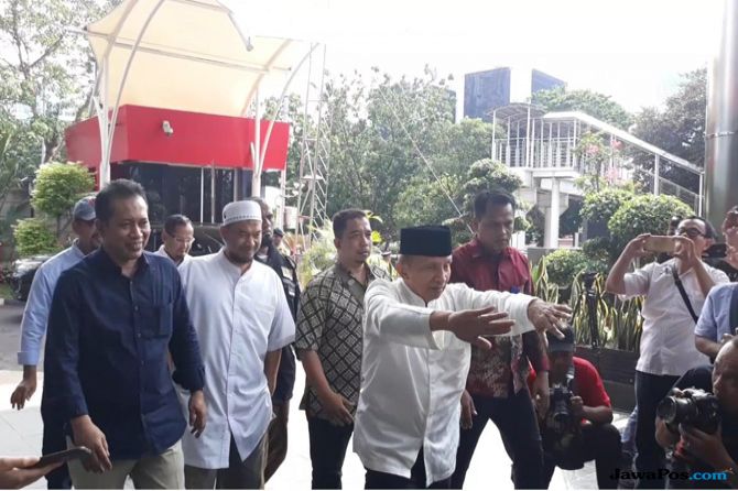 Sambangi KPK, Amien Rais: Mau Ketemu Agus Raharjo, Minggir-minggir !