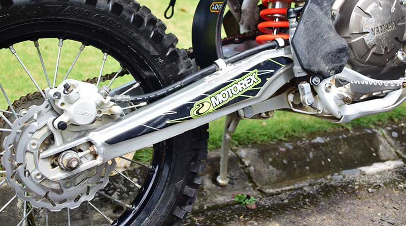 Modifikasi Yamaha Jupiter MX 2007 Bergaya Adventure, Pas Buat Trabas