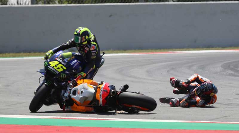 valentino-rossi-tikungan-10-sirkuit-catalunya-layaknya-parkir-mal