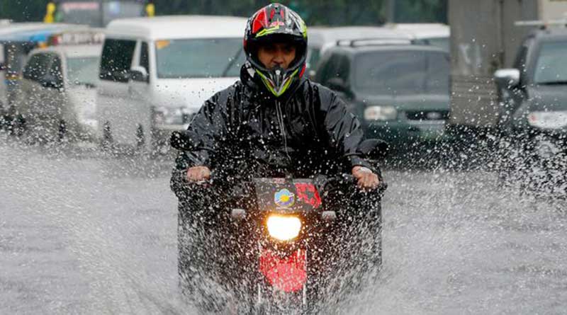 Terhindar dari Basah Saat Hujan? Wajib Bawa Perlengkapan ini