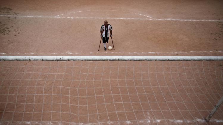 Kiper Asal Brasil Dengan Satu Kaki Miliki Semangat Luar Biasa