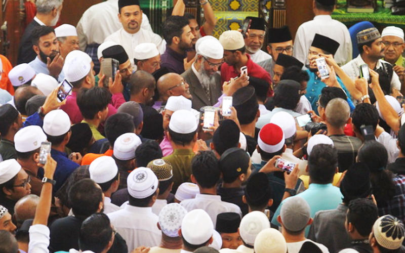 India Buru Zakir Naik Terkait Pencucian Uang, PM Mahathir Ogah Ekstradisi