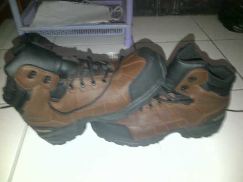 all-about-sepatu-trekking