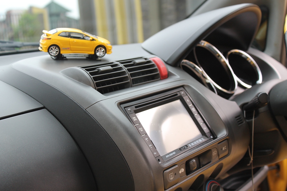 Over Credit Honda Jazz Vtec 2005 MT Limited Edition "Kuning" --> Khusus Pemakai