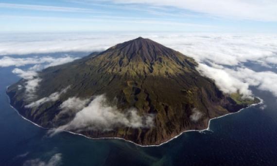 Pulau yang Paling Terisolir di Dunia