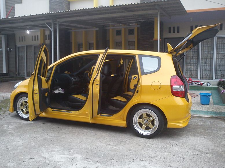 Over Credit Honda Jazz Vtec 2005 MT Limited Edition "Kuning" --> Khusus Pemakai