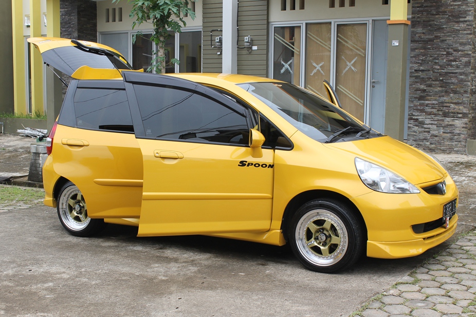 Over Credit Honda Jazz Vtec 2005 MT Limited Edition "Kuning" --> Khusus Pemakai
