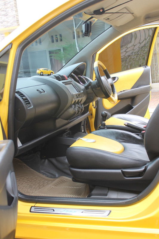 Over Credit Honda Jazz Vtec 2005 MT Limited Edition "Kuning" --> Khusus Pemakai